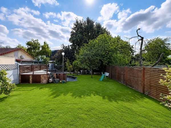 Maison
         6 pièces
        - 150 m² Exclusivité 420 000 € *