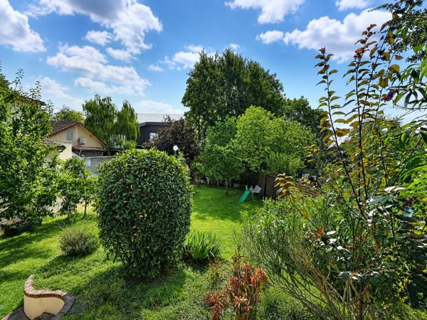 Maison
         6 pièces
        - 150 m² Exclusivité 420 000 € *