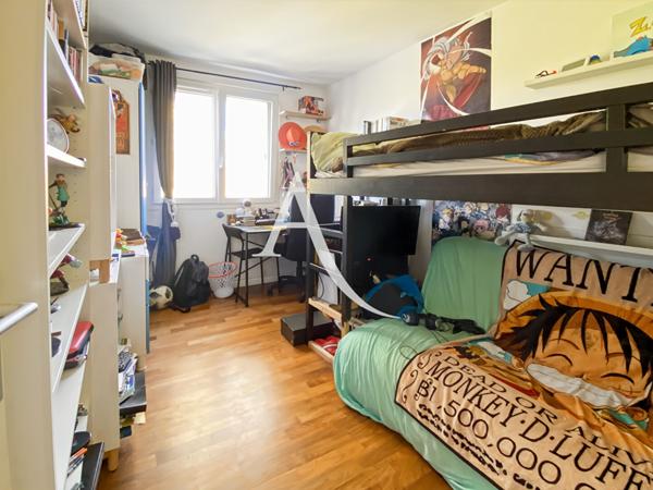 Appartement Bois D Arcy 5 pièce(s) 85 m2, 2 parkings.