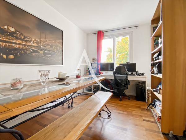 Appartement Bois D Arcy 5 pièce(s) 85 m2, 2 parkings.