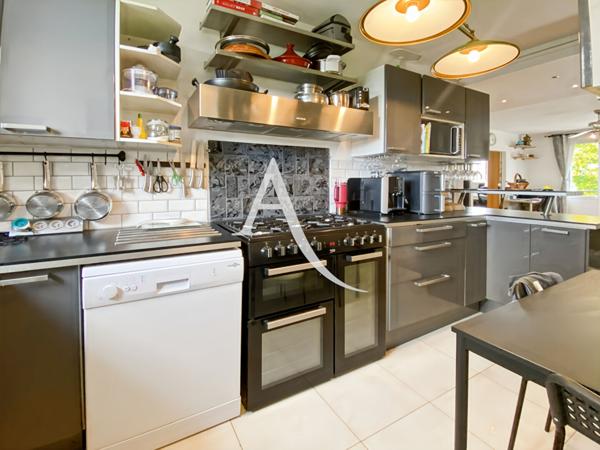 Appartement Bois D Arcy 5 pièce(s) 85 m2, 2 parkings.