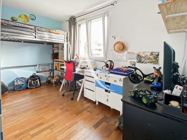 Appartement Bois D Arcy 5 pièce(s) 85 m2, 2 parkings.