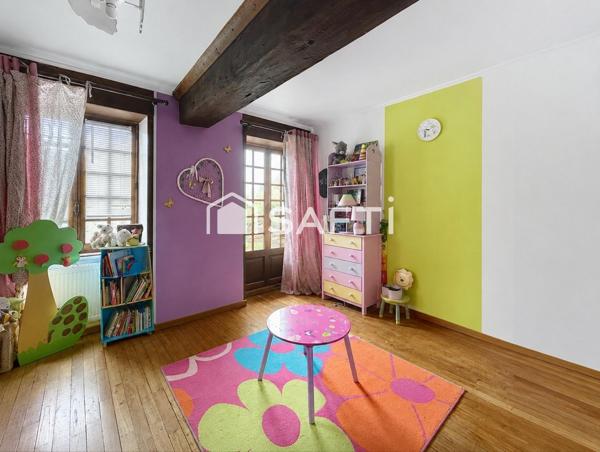 Benjamin Marcouiller vous propose : Maison 5 pièces.