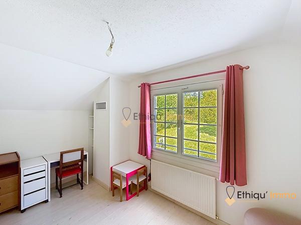 Coup de cœur assuré ! Maison familiale de 161 m² avec véranda chauffée et terrain arboré de 2 800 m²
