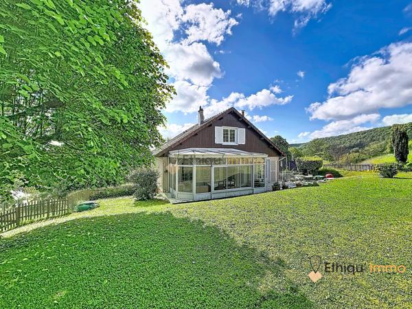 Coup de cœur assuré ! Maison familiale de 161 m² avec véranda chauffée et terrain arboré de 2 800 m²