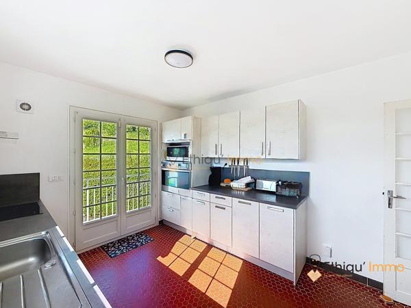 Coup de cœur assuré ! Maison familiale de 161 m² avec véranda chauffée et terrain arboré de 2 800 m²