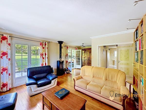 Coup de cœur assuré ! Maison familiale de 161 m² avec véranda chauffée et terrain arboré de 2 800 m²