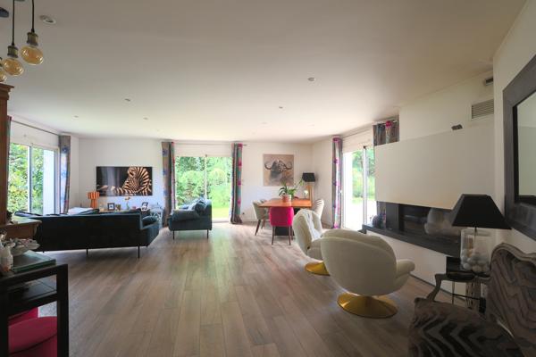 Maison familiale, chaleureuse et lumineuse dans quartier résidentiel - La Brède