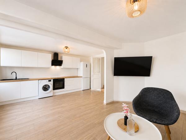 Maison
         3 pièces
        - 105 m² 100 000 € *
