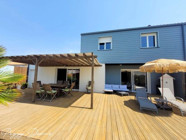 Dpt Charente Maritime (17), à vendre CHATELAILLON PLAGE Villa de 170 m² - Piscine - Terrain de 627,00 m²