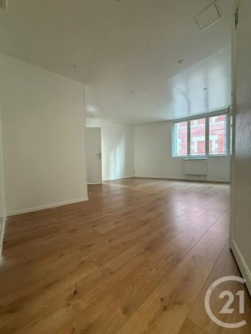 Immeuble à vendre  300 m 2   ST QUENTIN  - 02