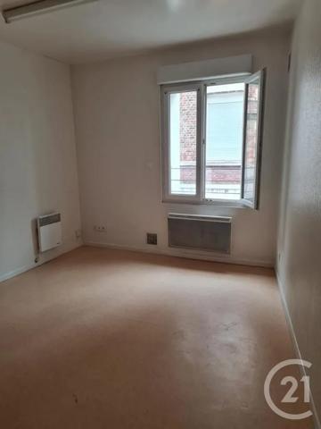 Immeuble à vendre  300 m 2   ST QUENTIN  - 02