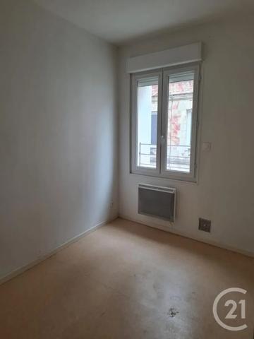 Immeuble à vendre  300 m 2   ST QUENTIN  - 02