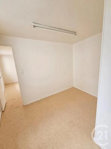 Immeuble à vendre  300 m 2   ST QUENTIN  - 02