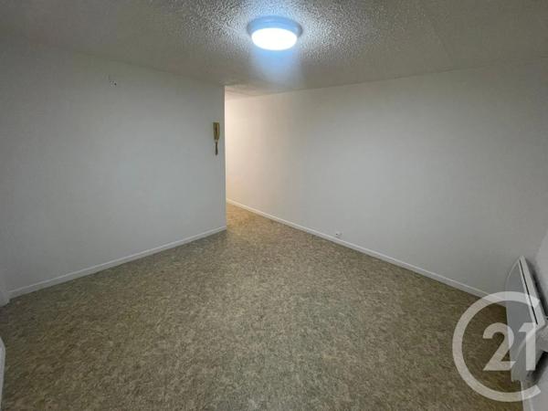 Immeuble à vendre  300 m 2   ST QUENTIN  - 02
