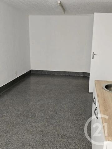 Immeuble à vendre  300 m 2   ST QUENTIN  - 02