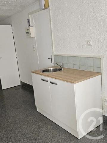 Immeuble à vendre  300 m 2   ST QUENTIN  - 02