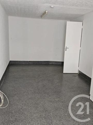 Immeuble à vendre  300 m 2   ST QUENTIN  - 02