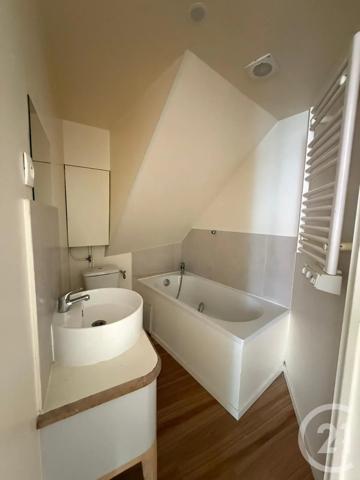 Immeuble à vendre  300 m 2   ST QUENTIN  - 02