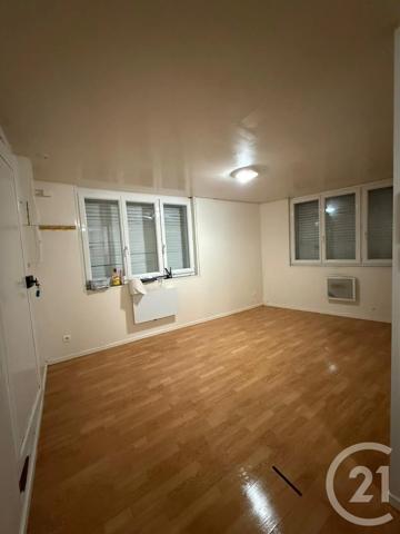 Immeuble à vendre  300 m 2   ST QUENTIN  - 02