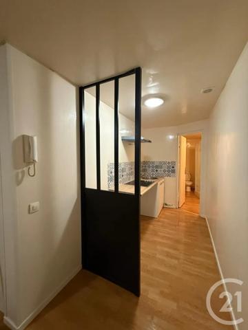 Immeuble à vendre  300 m 2   ST QUENTIN  - 02