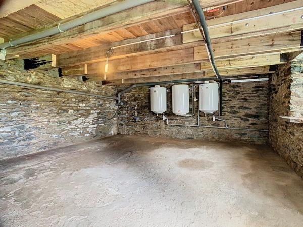 PONT-DE-BUIS : Agréable studio rénové en dernier étage