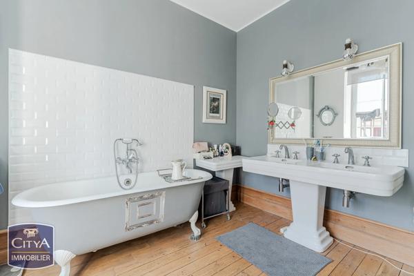 Maison à vendre 8 pièces 220m² Chinon (37500)