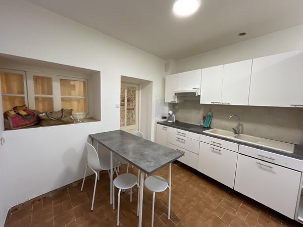 Agde (34300) DEPT 34 - AGDE. IMMEUBLE DE RAPPORT. TROIS APPARTEMENTS, UNE SEULE ADRESSE : UN PLACEMENT IDÉAL AU CŒUR D’AGDE