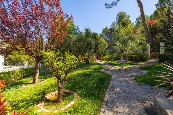 Vente Maison de luxe Gémenos 7 Pièces 401 m²