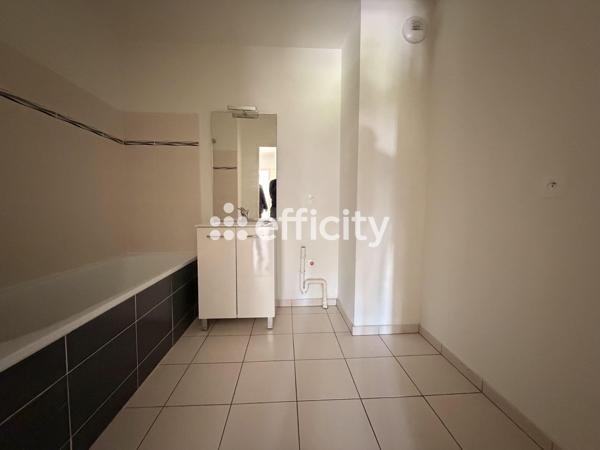Appartement
         3 pièces
        - 57 m² 145 000 € *