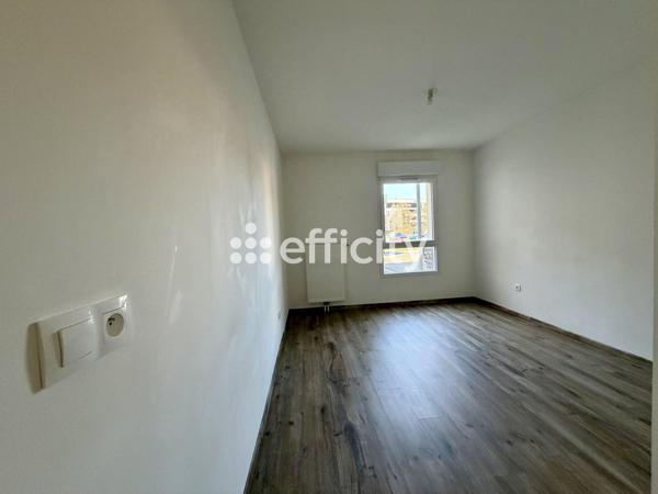 Appartement
         3 pièces
        - 57 m² 145 000 € *