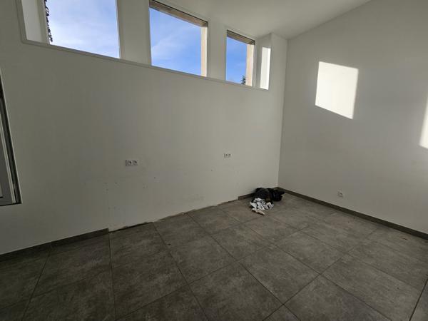 Immeuble
        
        - 700 m² 339 500 € *