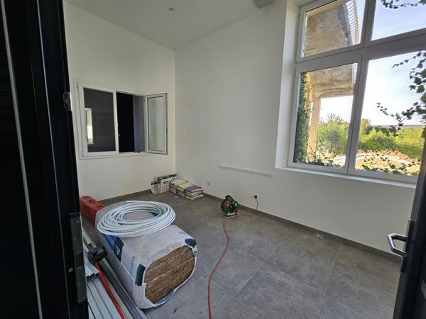 Immeuble
        
        - 700 m² 339 500 € *
