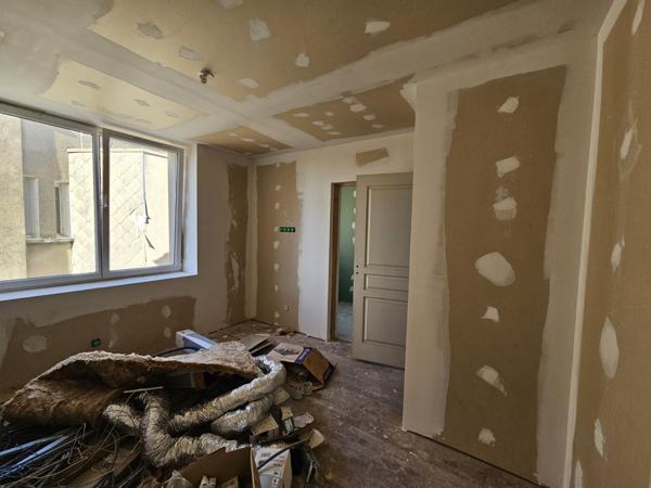 Immeuble
        
        - 700 m² 339 500 € *