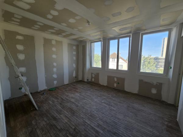 Immeuble
        
        - 700 m² 339 500 € *