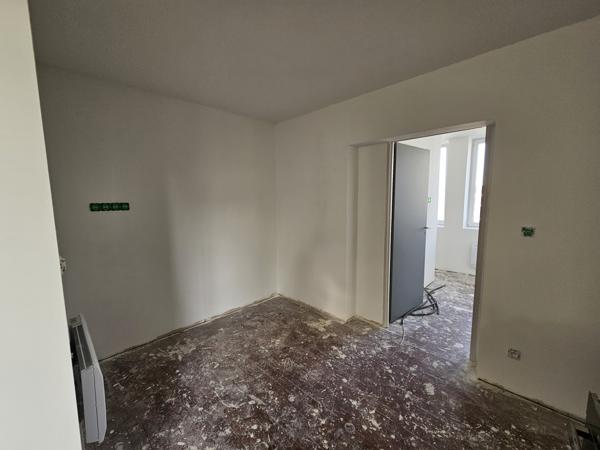 Immeuble
        
        - 700 m² 339 500 € *