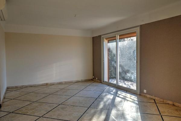 GENAY (69) - Maison 141 m² - 7 pièces - 1775 m² de terrain - Fort potentiel