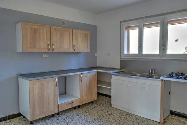 GENAY (69) - Maison 141 m² - 7 pièces - 1775 m² de terrain - Fort potentiel