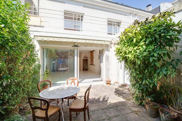 A VENDRE MAISON FAMILIALE NANTES JARDIN DES PLANTES AVEC GARAGE ET PATIO