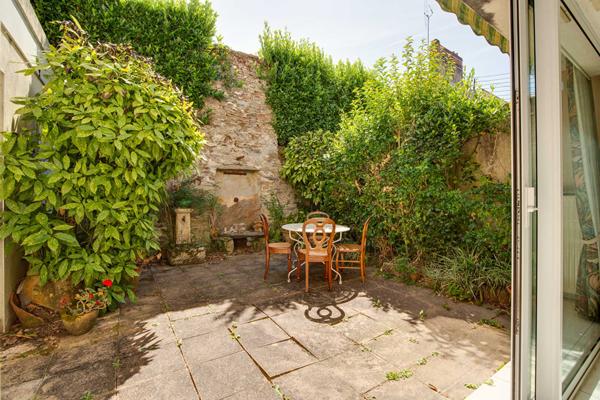 A VENDRE MAISON FAMILIALE NANTES JARDIN DES PLANTES AVEC GARAGE ET PATIO