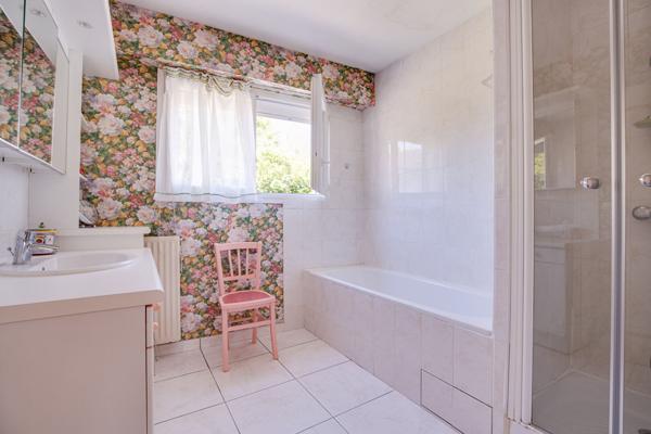A VENDRE MAISON FAMILIALE NANTES JARDIN DES PLANTES AVEC GARAGE ET PATIO