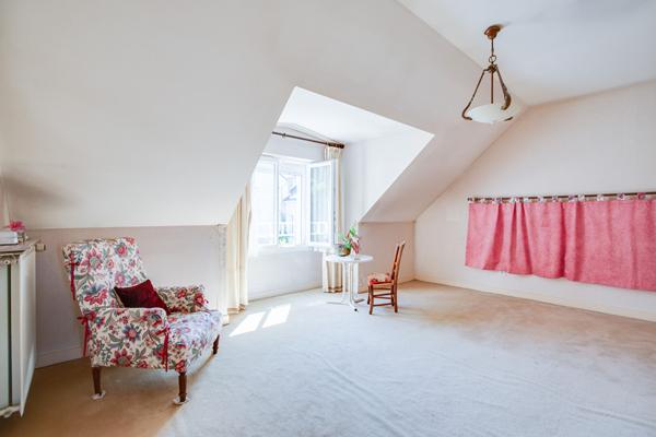 A VENDRE MAISON FAMILIALE NANTES JARDIN DES PLANTES AVEC GARAGE ET PATIO