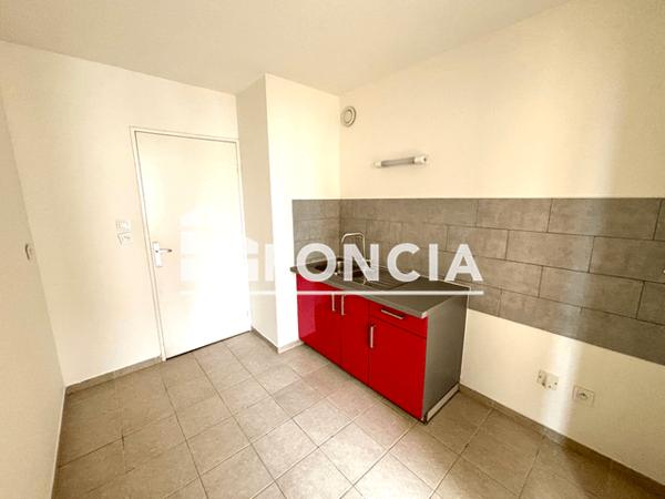 Location Appartement 3 pièces 65 m² - RUE EMILE OLLIVIER Toulon 83000