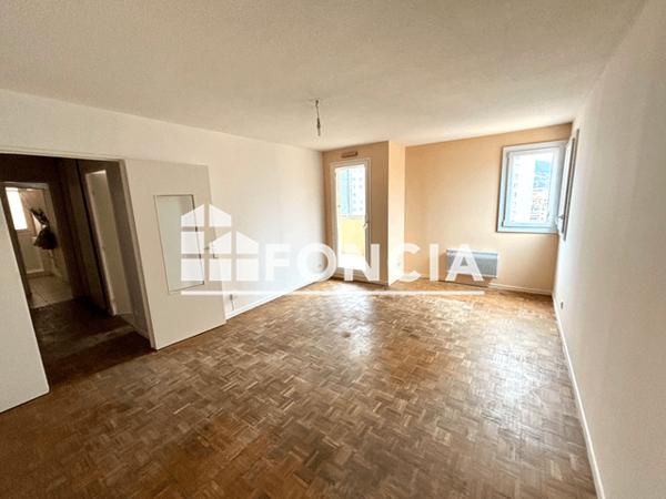 Location Appartement 3 pièces 65 m² - RUE EMILE OLLIVIER Toulon 83000