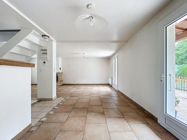 EXCLUSIVITE - MAISON DE 117 M² SUR 759 M² DE TERRAIN AVEC PISCINE