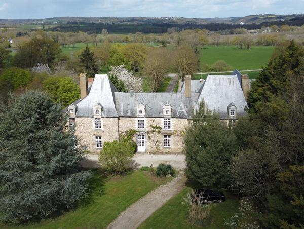Élégant château de campagne des XVIIe et XVIIIe siècles au cœur de la Haute-Bretagne