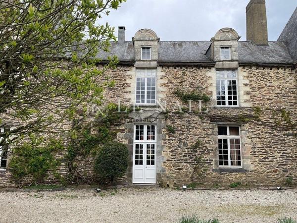 Élégant château de campagne des XVIIe et XVIIIe siècles au cœur de la Haute-Bretagne