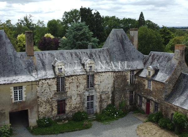 Élégant château de campagne des XVIIe et XVIIIe siècles au cœur de la Haute-Bretagne