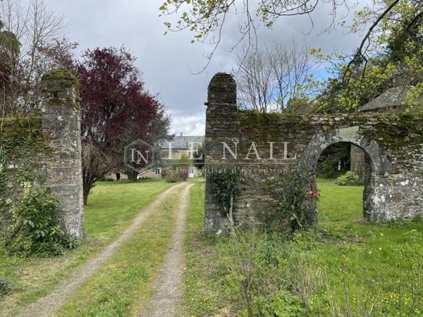 Élégant château de campagne des XVIIe et XVIIIe siècles au cœur de la Haute-Bretagne