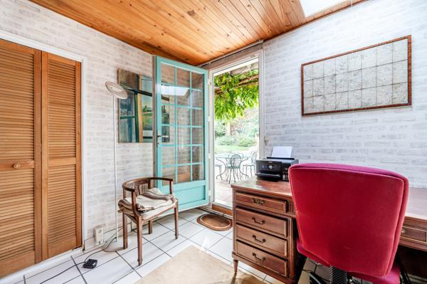 Grande maison familiale, beau jardin, calme.